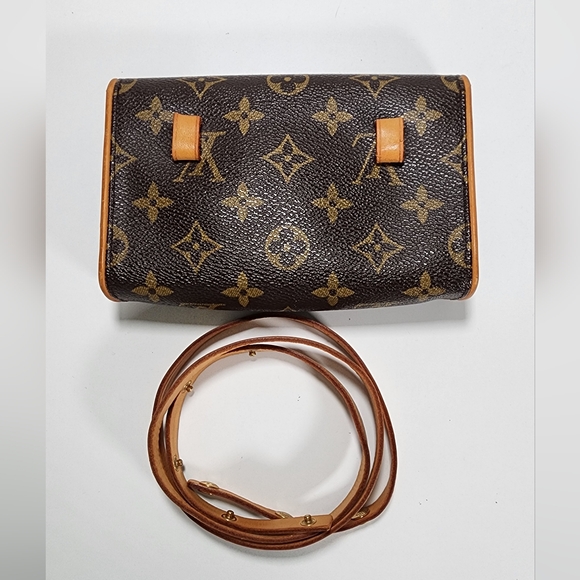 Louis Vuitton Florentine Belt bag (pm) Belt can fit up to 32" waist. Adjustable - Picture 2 of 15